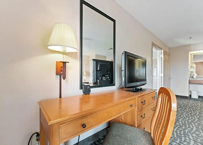 Apartment 2 Bd 2 Ba Furnished 4 Full Beds