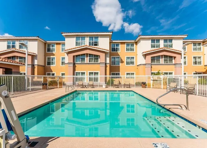 2 Bd 2 Ba Furnished 4 Full Beds *