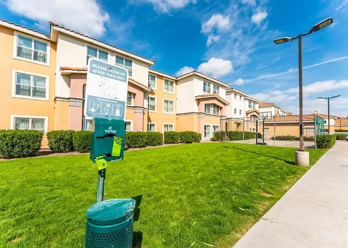 2 Bd 2 Ba Furnished 4 Full Beds Apartment *